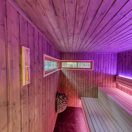 Lodge In Een Bosrijke Omgeving Met Hottub & Sauna Opt Rheezerveen エクステリア 写真