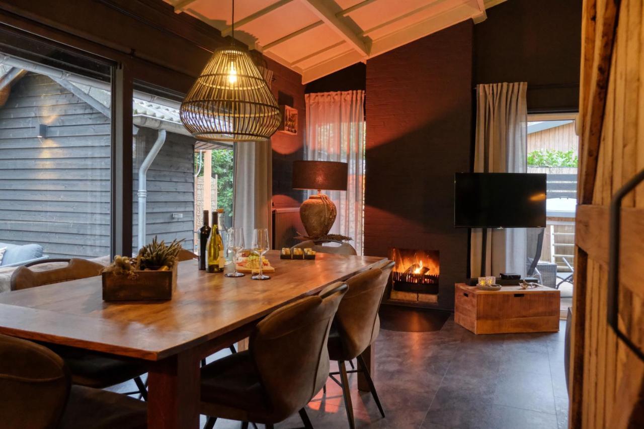 Lodge In Een Bosrijke Omgeving Met Hottub & Sauna Opt Rheezerveen エクステリア 写真