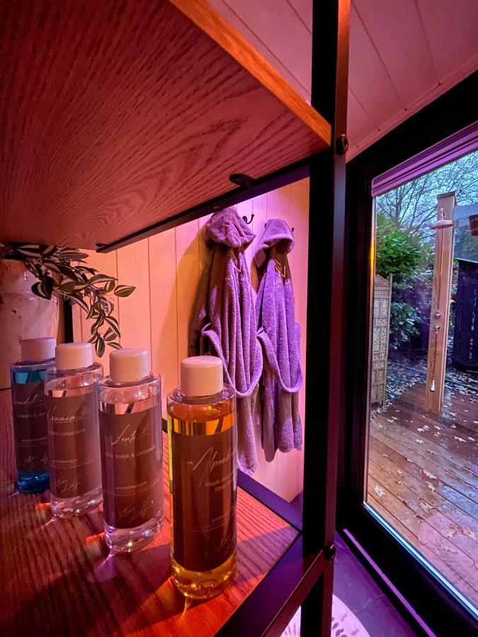 Lodge In Een Bosrijke Omgeving Met Hottub & Sauna Opt Rheezerveen エクステリア 写真
