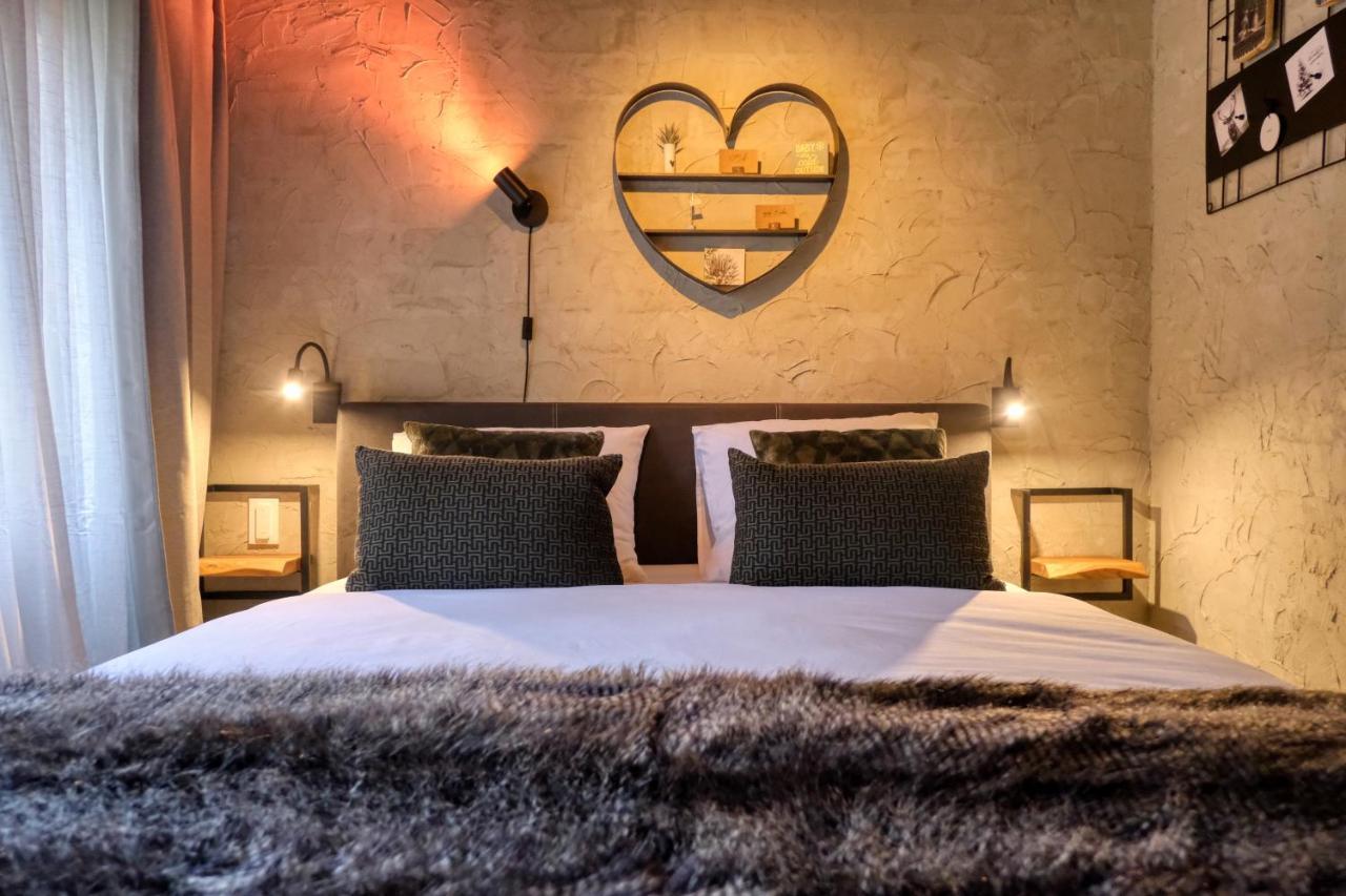 Lodge In Een Bosrijke Omgeving Met Hottub & Sauna Opt Rheezerveen エクステリア 写真