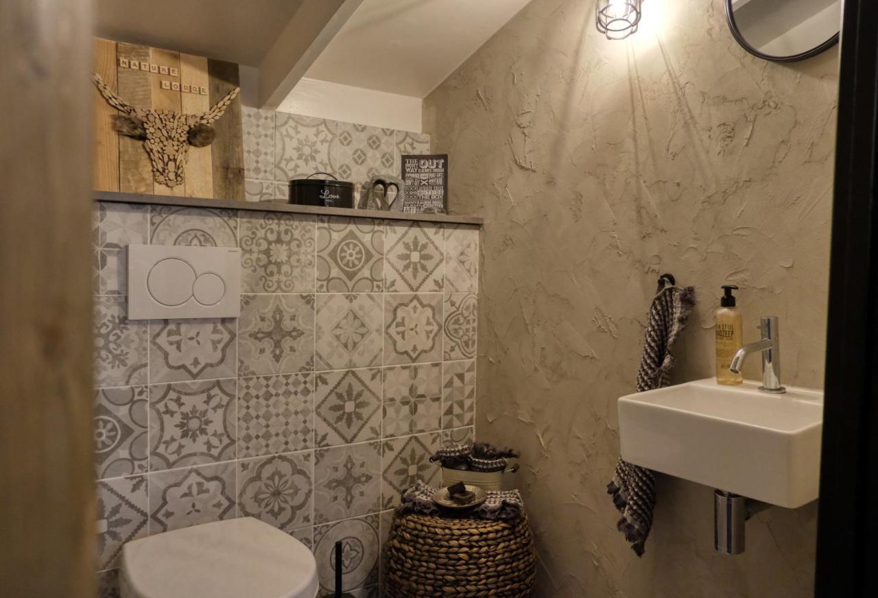 Lodge In Een Bosrijke Omgeving Met Hottub & Sauna Opt Rheezerveen エクステリア 写真