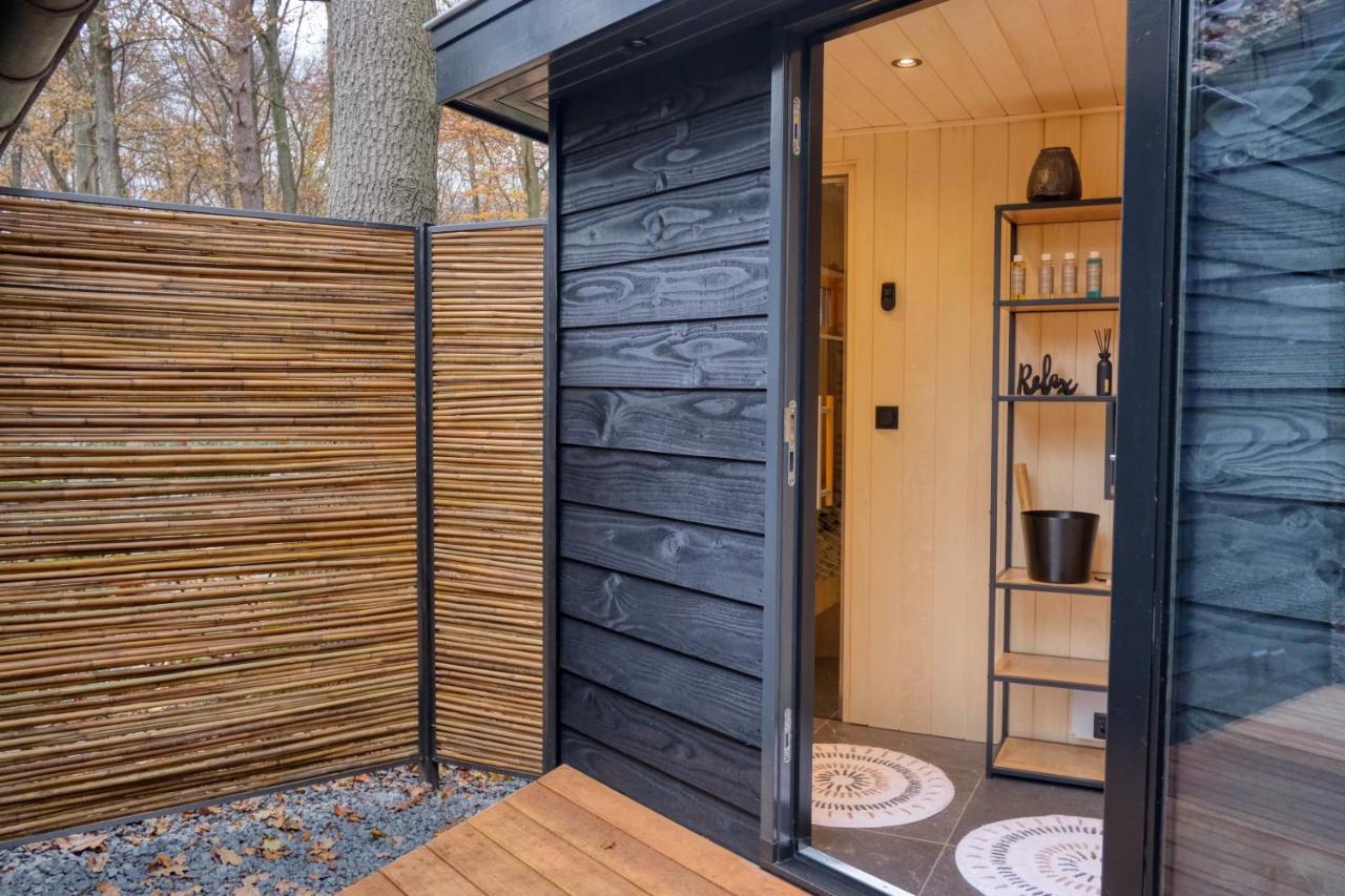 Lodge In Een Bosrijke Omgeving Met Hottub & Sauna Opt Rheezerveen エクステリア 写真